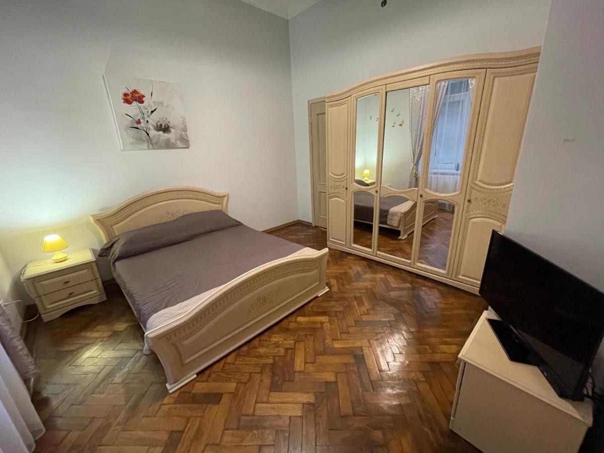 3 Rooms Apartments In The City Centr Lviv Dış mekan fotoğraf