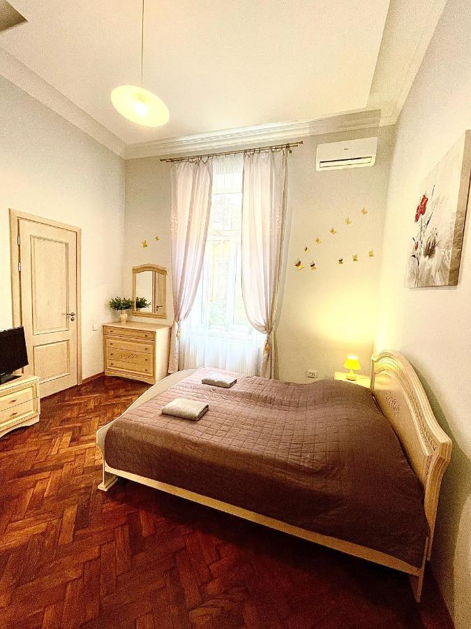 3 Rooms Apartments In The City Centr Lviv Dış mekan fotoğraf