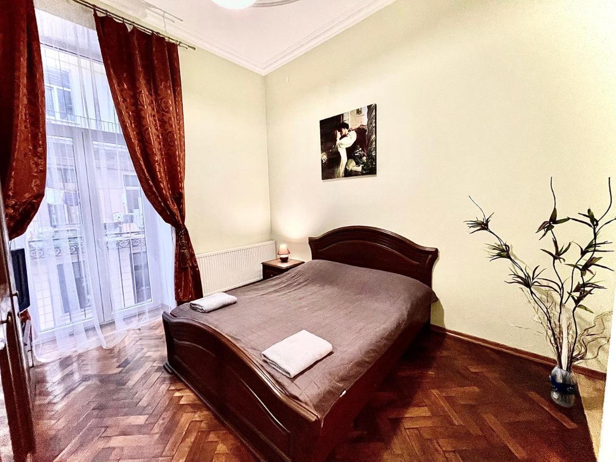 3 Rooms Apartments In The City Centr Lviv Dış mekan fotoğraf