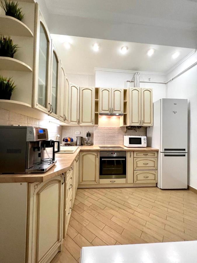 3 Rooms Apartments In The City Centr Lviv Dış mekan fotoğraf