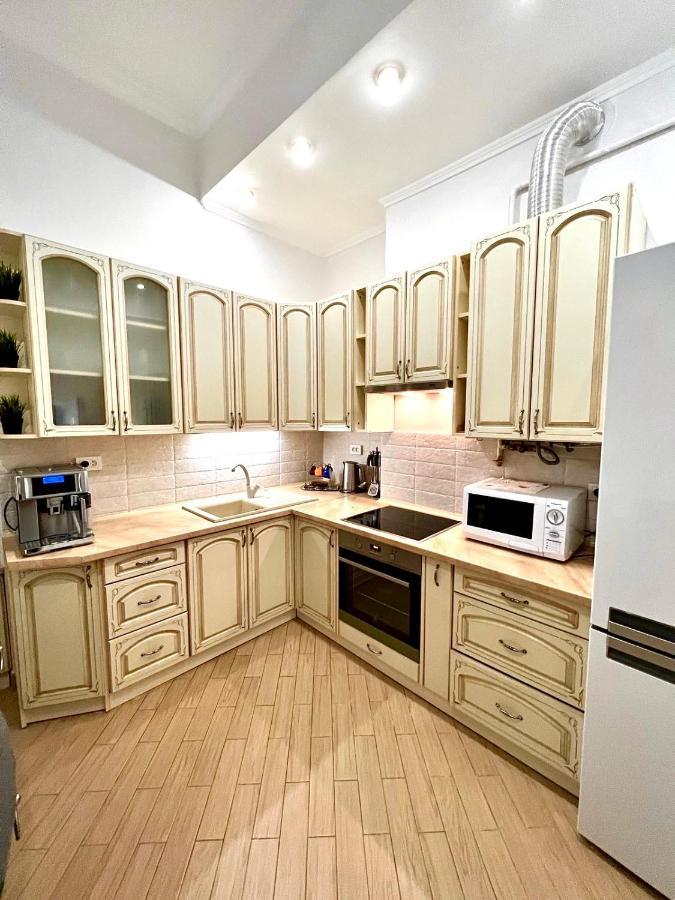 3 Rooms Apartments In The City Centr Lviv Dış mekan fotoğraf