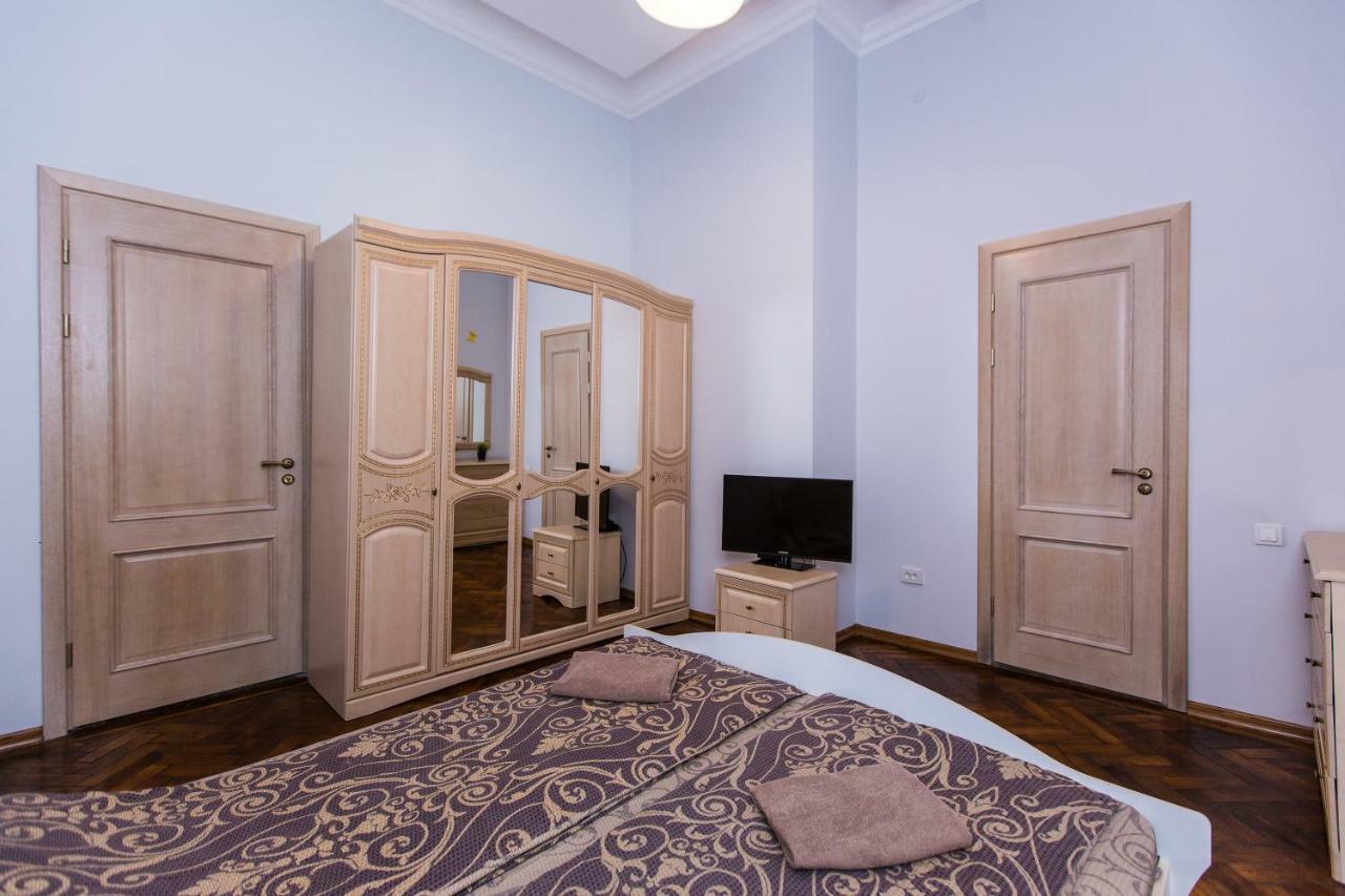3 Rooms Apartments In The City Centr Lviv Dış mekan fotoğraf