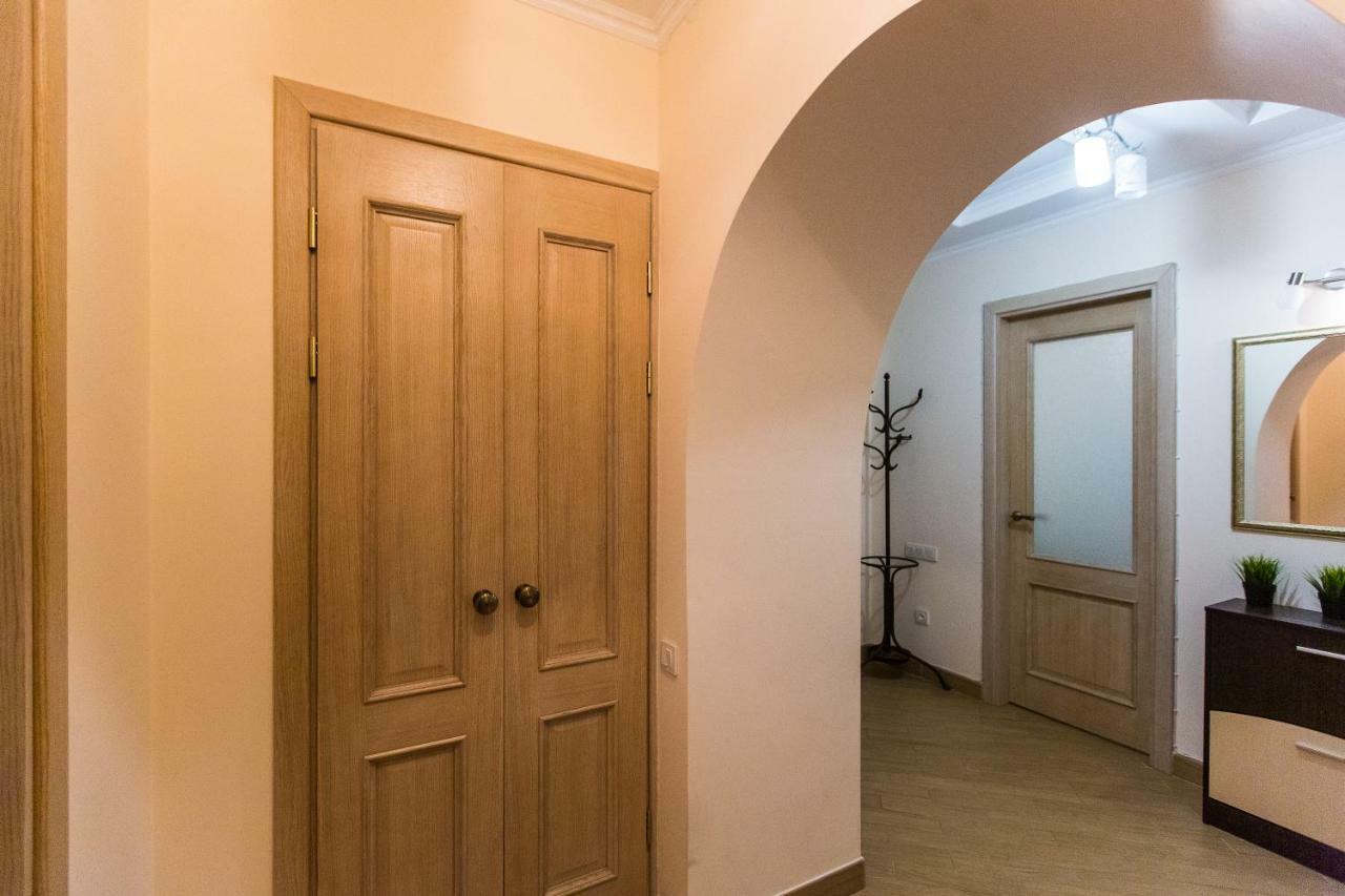 3 Rooms Apartments In The City Centr Lviv Dış mekan fotoğraf