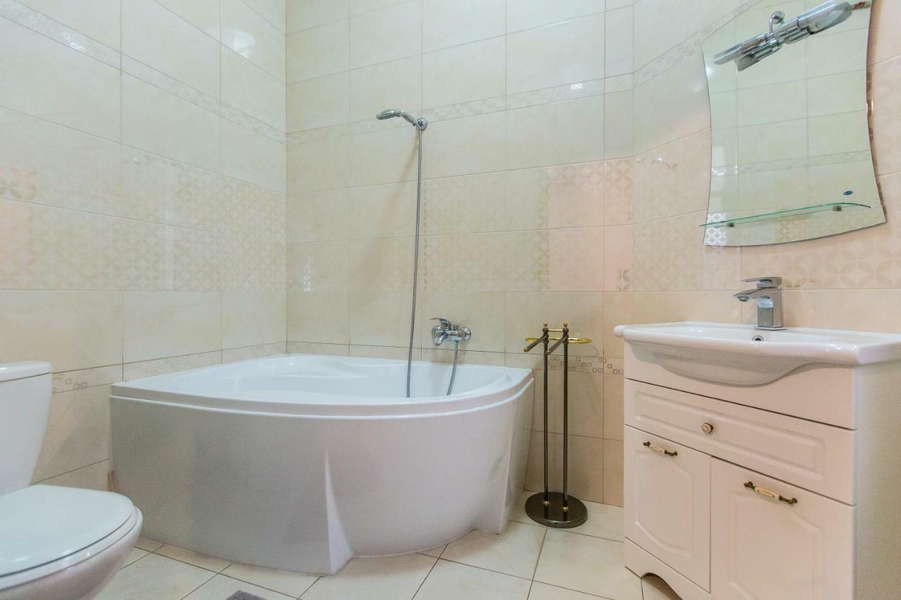 3 Rooms Apartments In The City Centr Lviv Dış mekan fotoğraf