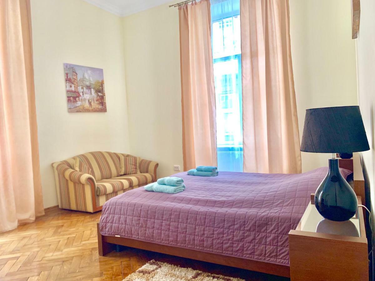 3 Rooms Apartments In The City Centr Lviv Dış mekan fotoğraf