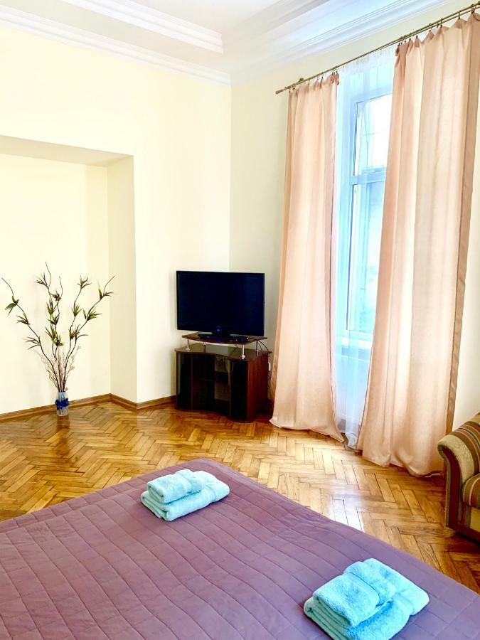 3 Rooms Apartments In The City Centr Lviv Dış mekan fotoğraf